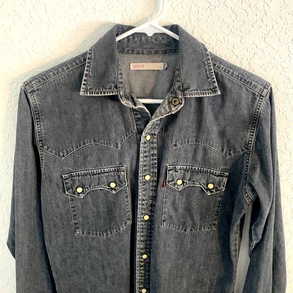 Levi’s Button Down Grey Denim size Men’s Small